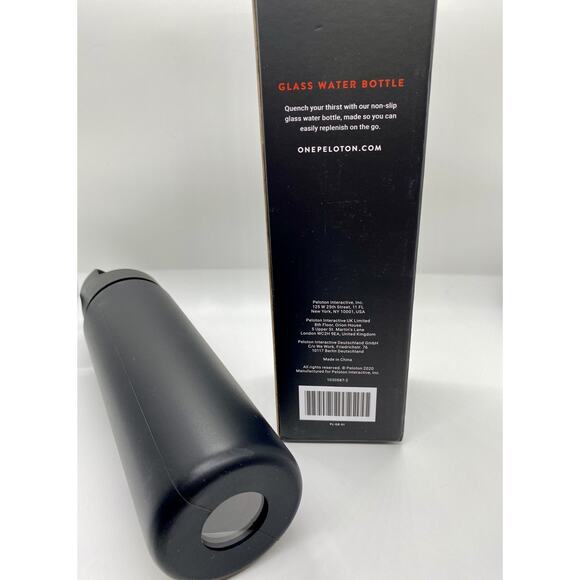 Peloton Glass Water Bottle 16oz Black Silicone Sleeve Screw Top NIB - Picture 3 of 8